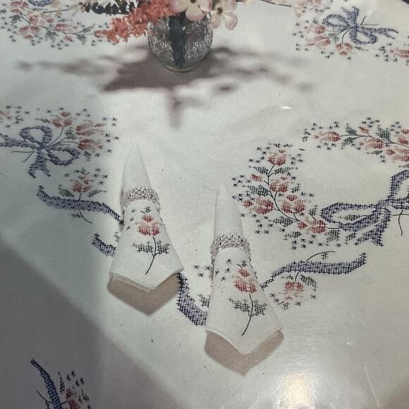 Bucilla Vintage Stitchery Ribbon & Tulips Stamped Fabric 15" Napkins Set of 4 - Picture 5 of 8